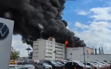 Gori fabrika u Berlinu, na terenu 170 vatrogasaca (VIDEO)