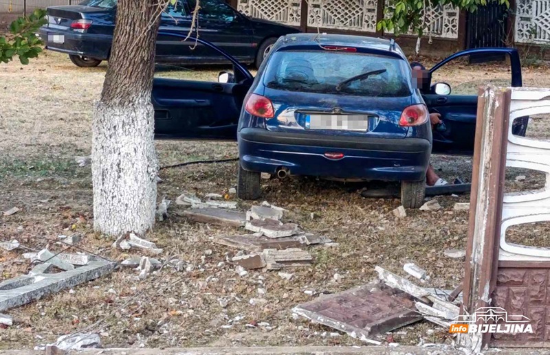 Info Bijeljina Udes Kod Bijeljine Hitna Odvezla Dvije Osobe FOTO