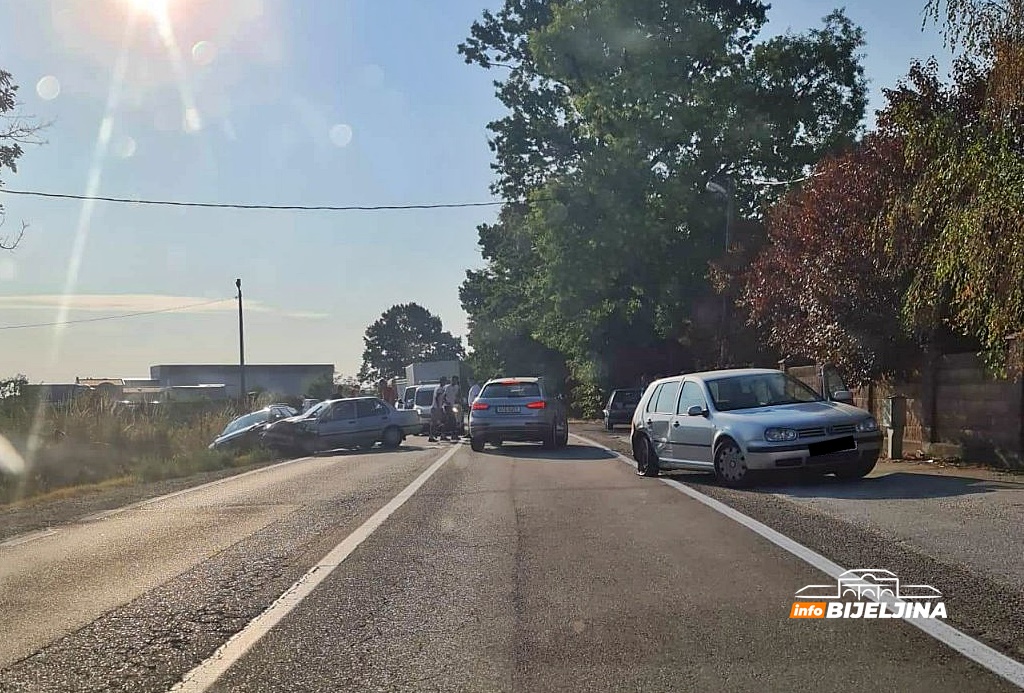 Info Bijeljina Sudar tri automobila u Ljeljenči kod Bijeljine FOTO