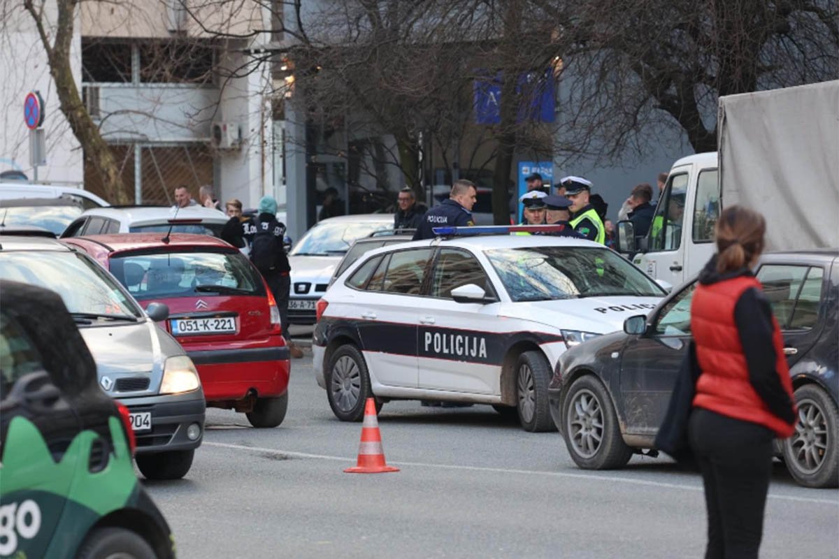 Info Bijeljina Detalji Drame U Tuzli Zabio Se U Policijsko Vozilo Pa