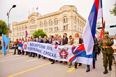 „Besmrtni puk“ prošao ulicama najvećeg grada Srpske