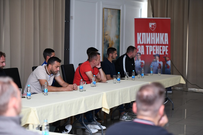 Crvena zvezda edukuje trenere u Bijeljini: Nova šansa za razvoj semberskog fudbala /FOTO/
