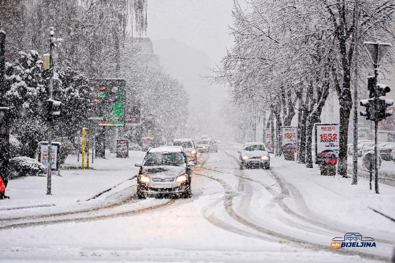 Bijeljina osvanula pod snijegom (FOTO)