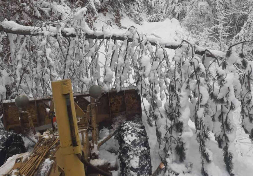 Potpuna obustava saobraćaja: Loši vremenski uslovi na magistralnom putu Sarajevo-Foča