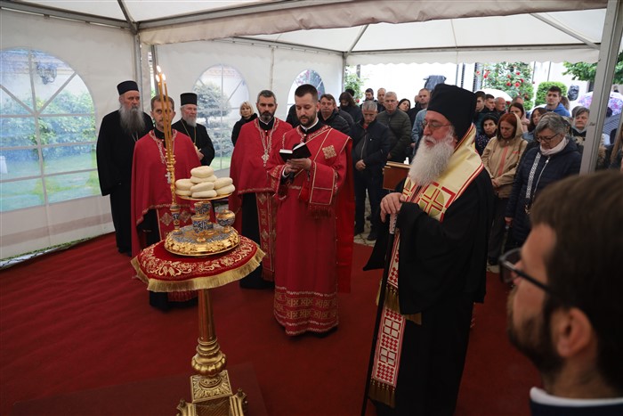 Navečerje praznika Svetog Vasilija Ostroškog u Bijeljini (FOTO)