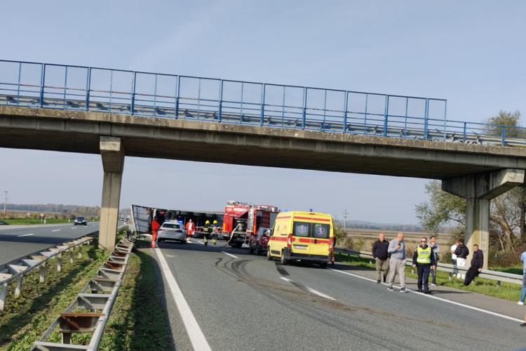 Herojski čin rukometaša iz Srpske: Razbili šoferšajbnu i spasili vozača iz prevrnutog kamiona