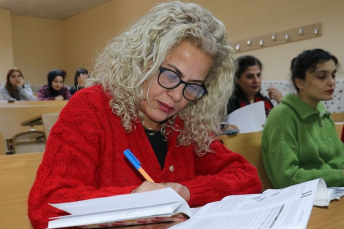 Penzionerka upisala treći fakultet kako bi motivisala sina