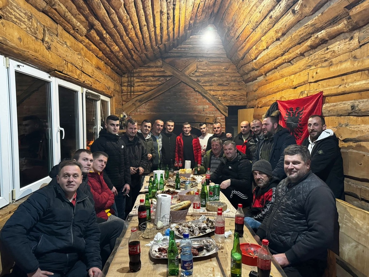 Vlasnik nagradio dugogodišnjeg radnika mercedesom