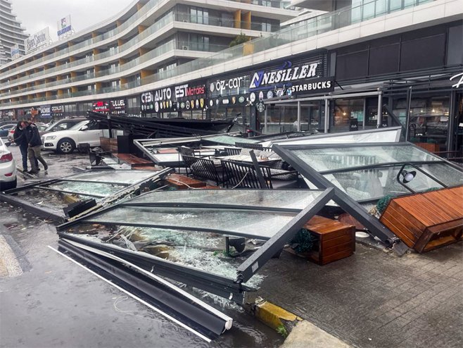 Snažna oluja zahvatila Instanbul