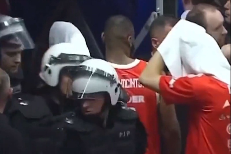 Incident u Podgorici: Igrači Zvezde napustili parket (FOTO, VIDEO)