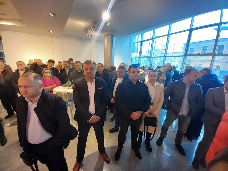 Bijeljina: Položeni vijenci povodom Dana Republike, Grad organizovao svečeni prijem (FOTO)