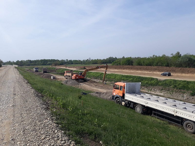 U toku rekonstrukcija glavnog obodnog kanala u Semberiji, širina će biti znatno uvećana (FOTO)