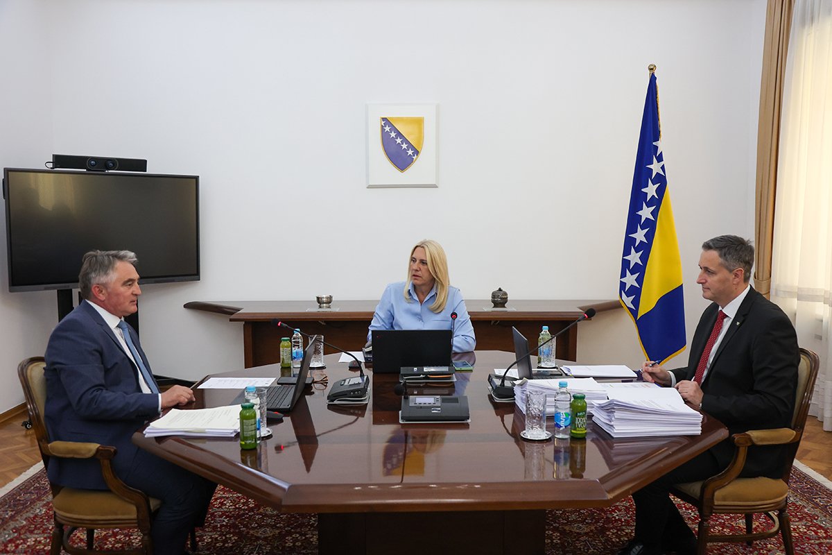 Komšić i Bećirović odbili inicijativu Cvijanovićeve da Trampa kandiduju za Nobela