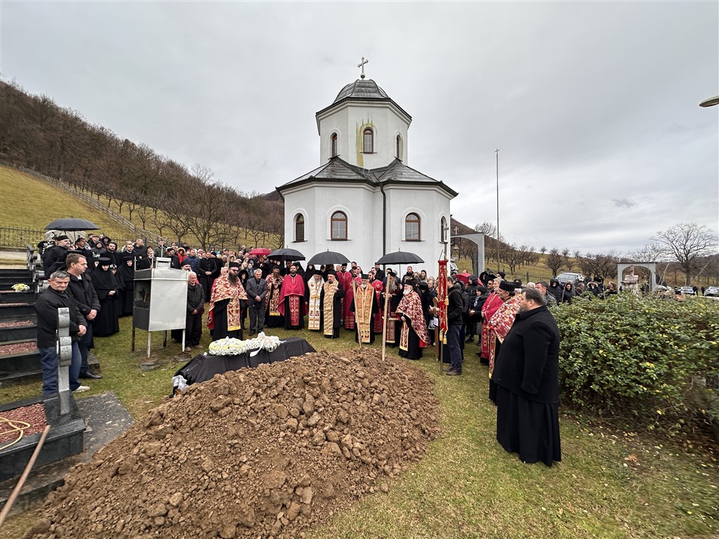 Sahranjena igumanija Marta - episkop Fotije služio opijelo