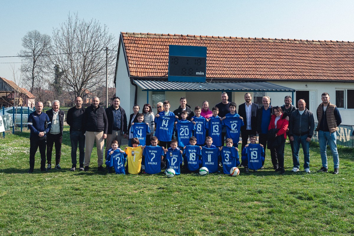 PSS Bijeljina donirao dresove i sportsku opremu FK “Drina” Amajlije: “Nastavićemo da podržavamo našu omladinu”
