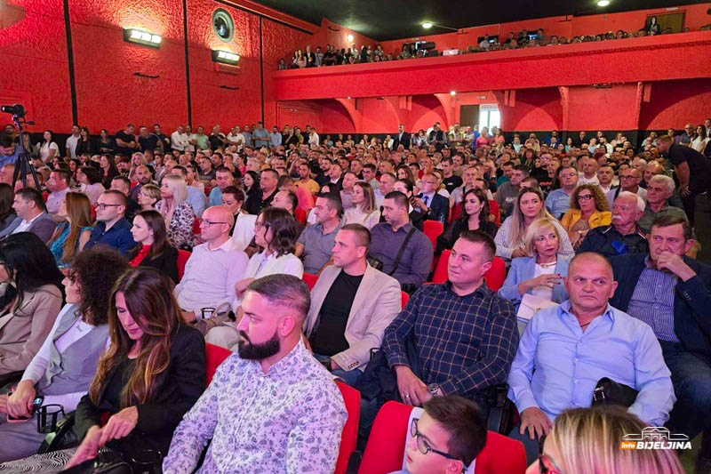 Bijeljina – Radni sastanak GrO SNSD Bijeljina, prisustvuje i Dodik: “Osjeća se pobjednička energija, ulazimo u finiš kampanje”