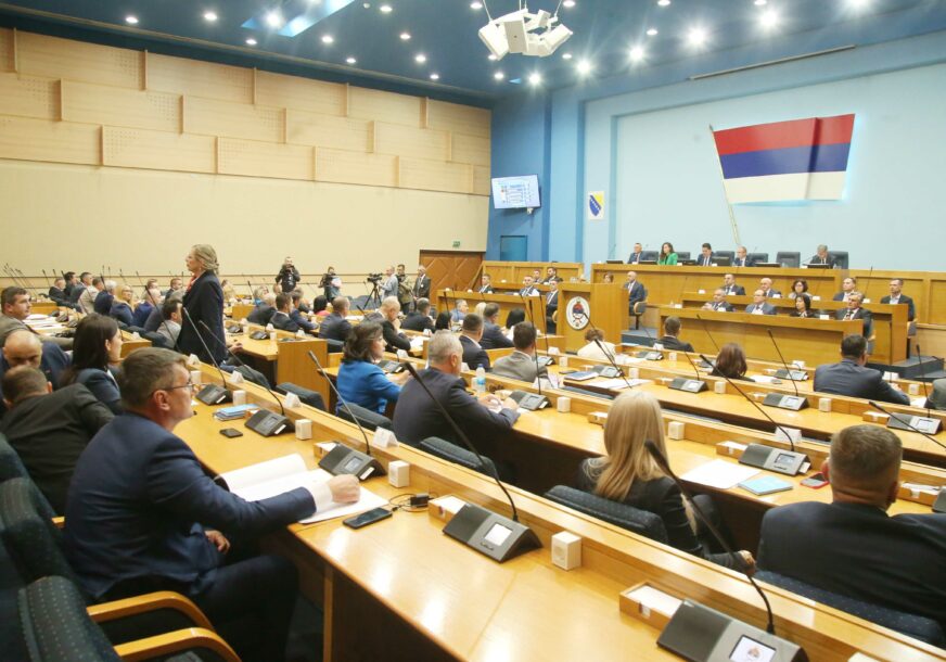 Poslanici o imunitetu, budžetu i oružju: Danas sjednica Narodne skupštine Srpske