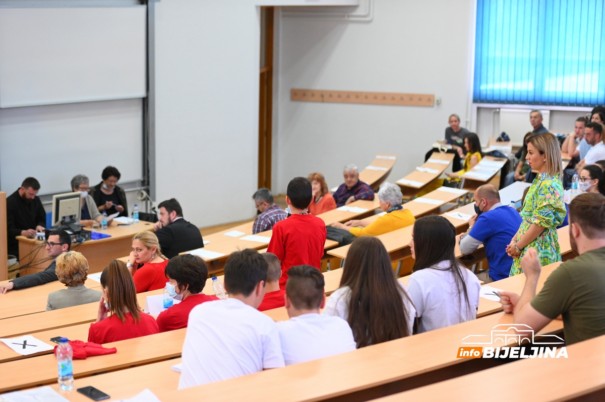 Bijeljina: Održan kviz „Ćirilice, čedo moje“ (FOTO)