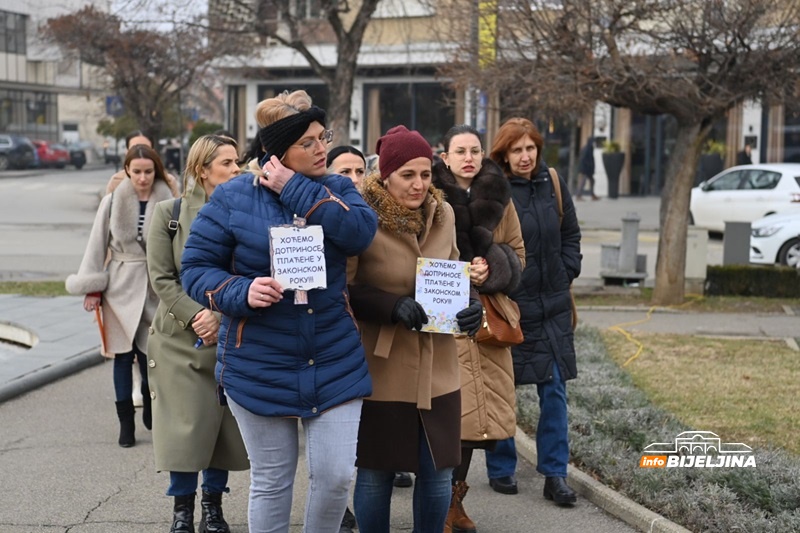 Bijeljina: Počeo protest radnika vrtića, gradonačelnik doveo šefove odjeljenja (FOTO)