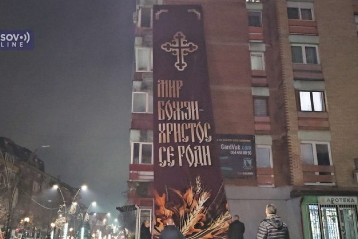 Policija u Kosovskoj Mitrovici vratila transparent