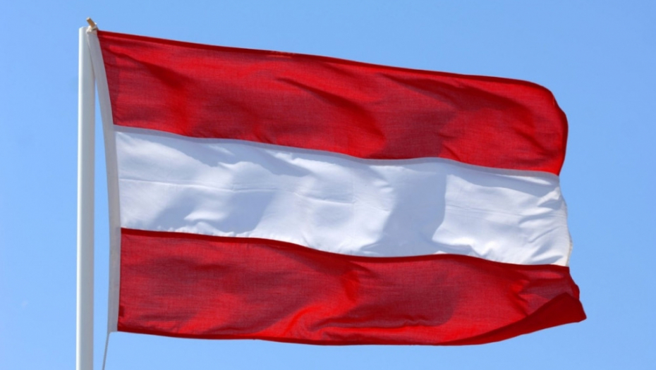 Austrijska vojska salje stare šljemove u Ukrajinu