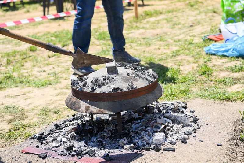 Počeo “Sač fest” u Čičinom sokačetu: Manifestacija u kojoj se uživa (FOTO)
