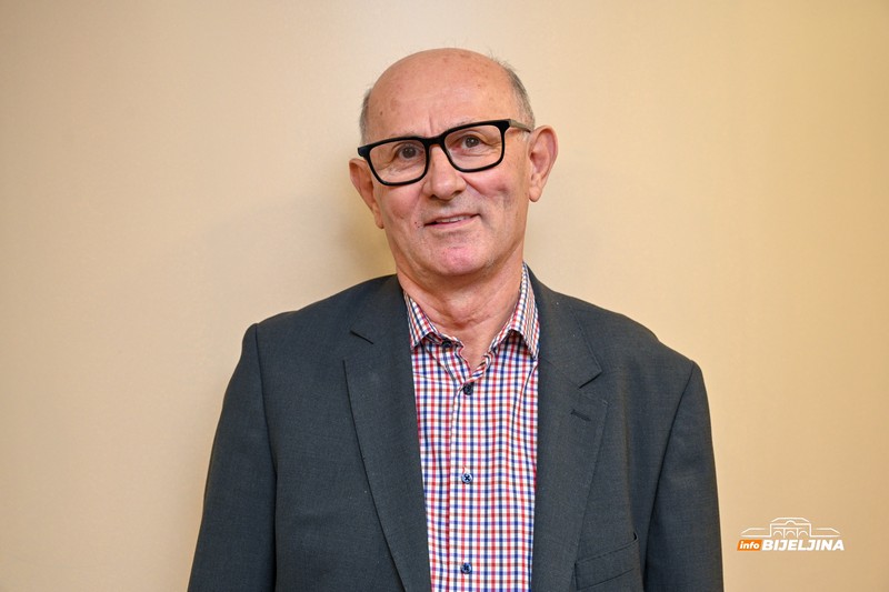 Radnici “Hidromontaže” se okupili u Bijeljini: Firma koja je iza sebe ostavila fabričke gigante i neraskidiva prijateljstva (FOTO)