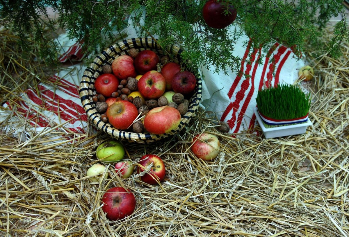 Evo kada iznosimo BOŽIĆNU SLAMU iz kuće i zašto se to radi u tišini