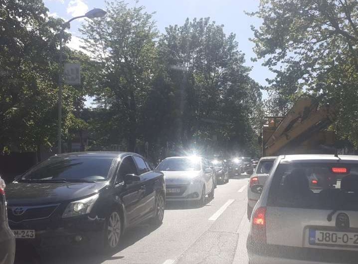 VOZAČI, BUDITE STRPLJIVI Saobraćaj na putu Višegrad - Ustiprača obustavljen zbog saobraćajne nesreće