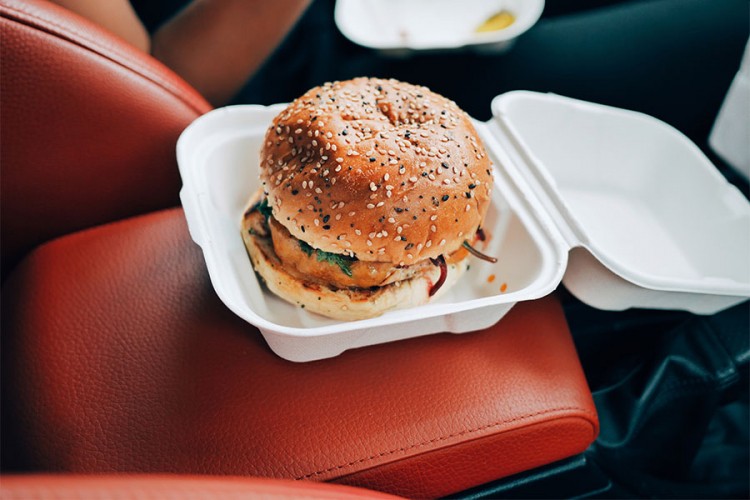 Kako da čuvate hranu u automobilu