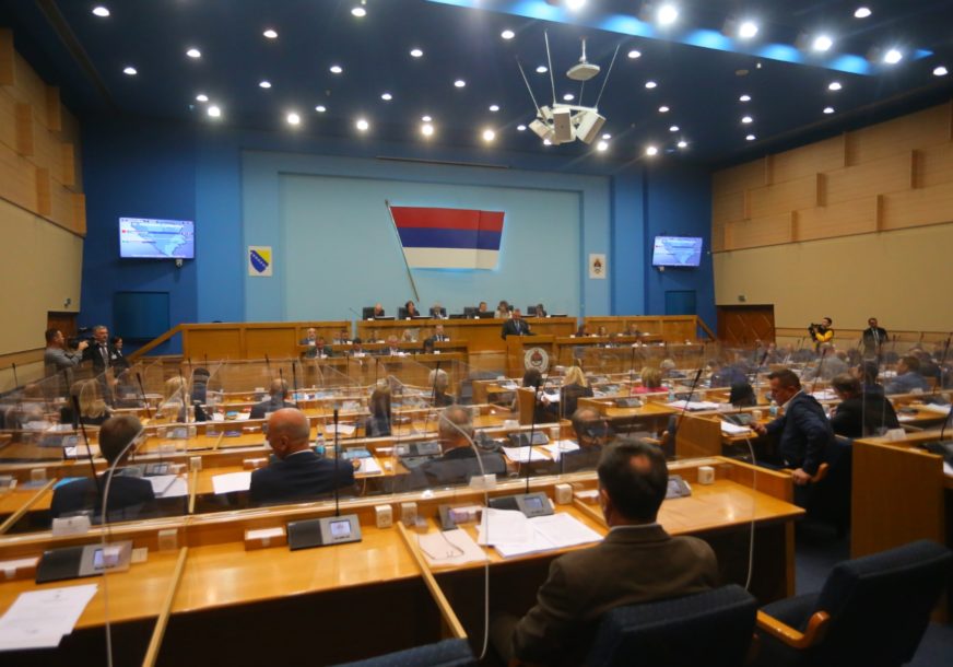 Kako se biraju delegati u Dom i Vijeće naroda: Srbi i ostali u FBiH bez prava glasa, u Srpskoj glasaju svi poslanici