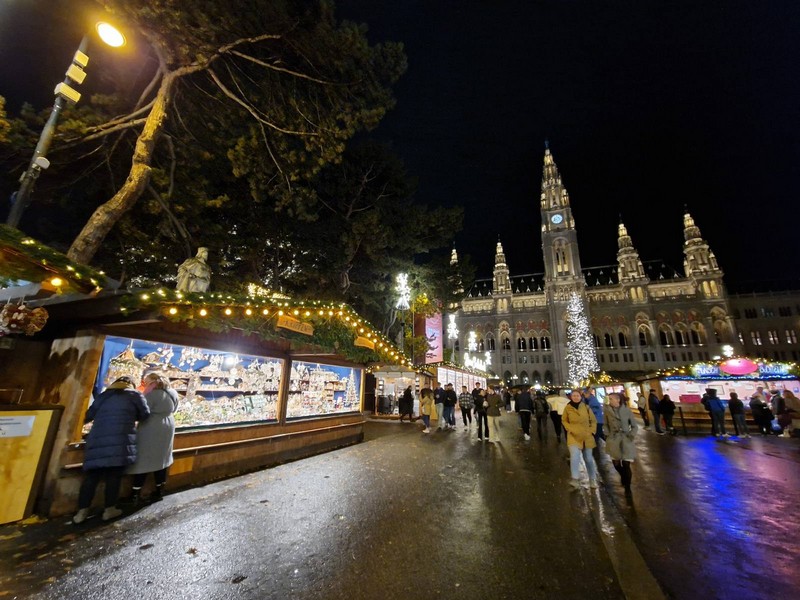 Praznična magija: U Beču kuvano vino košta 5 evra, ali ćete ga platiti i TRI PUTA SKUPLJE ako ne pazite na jedan detalj