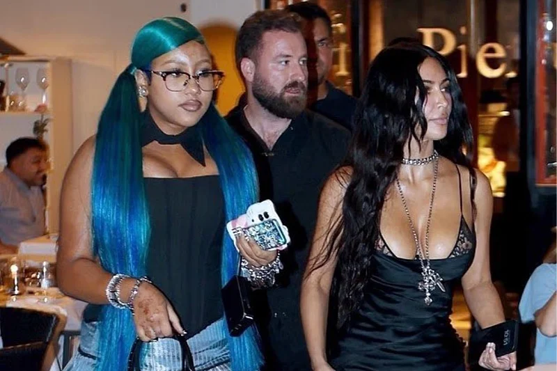 Kim Kardashian na udaru: Kritike zbog odjevne kombinacije 12-godišnje North u Rimu