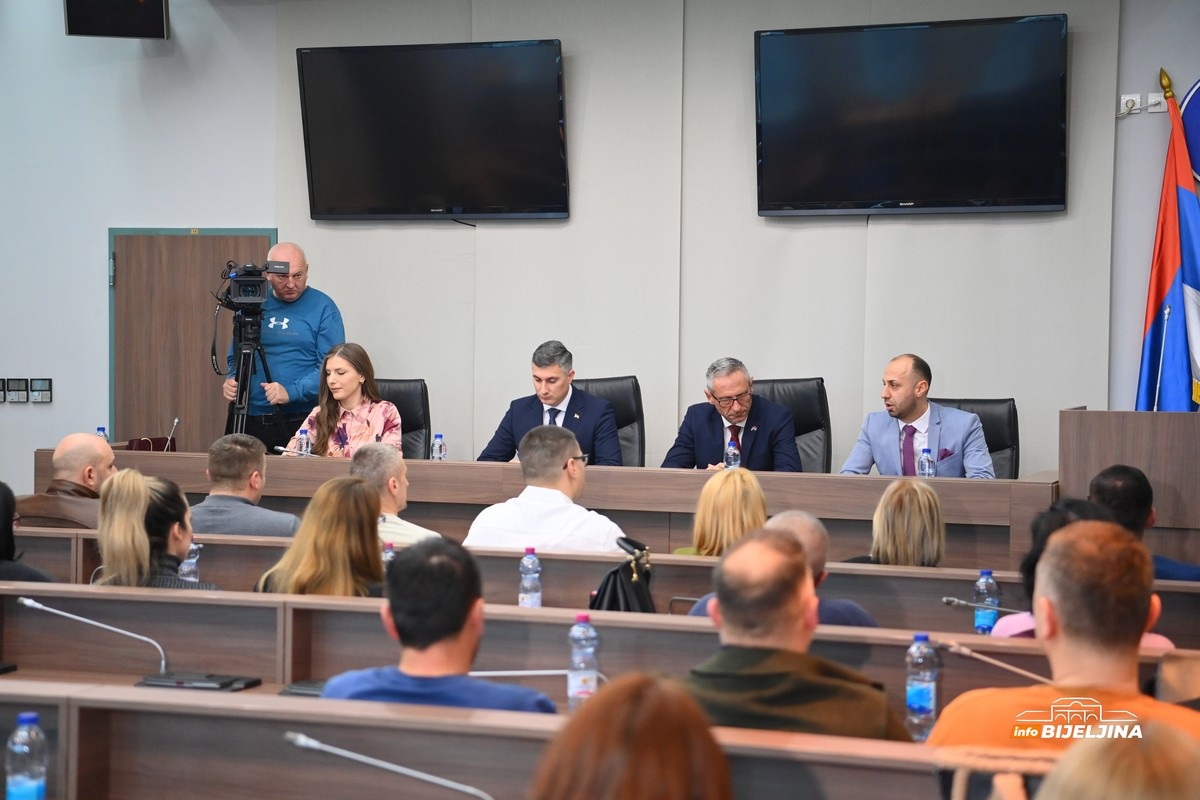 U Bijeljini potpisani ugovori po programima zapošljavanja i samozapošljavanja za 2025. godinu