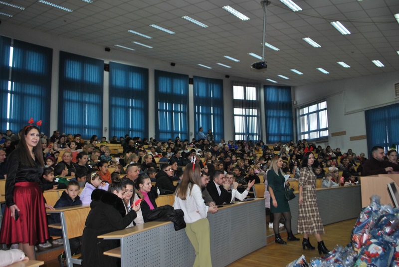 Studentske organizacije i Bijeljinsko udruženje mladih realizovali akciju “A zašto ja nemam paketić”