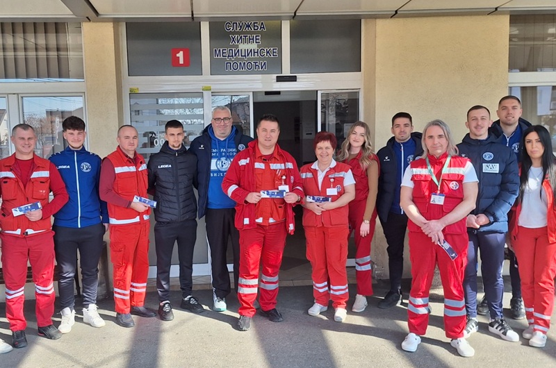 Kmf Radnik Betole u posjeti najmlađim sugrađanima i zdravstvenim radnicima (FOTO)