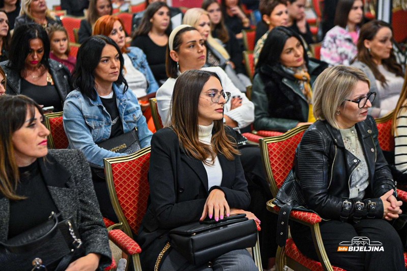 Bijeljina: Ogromno interesovanje za projekat “Žena za ženu”, održano prvo predavanje (FOTO)