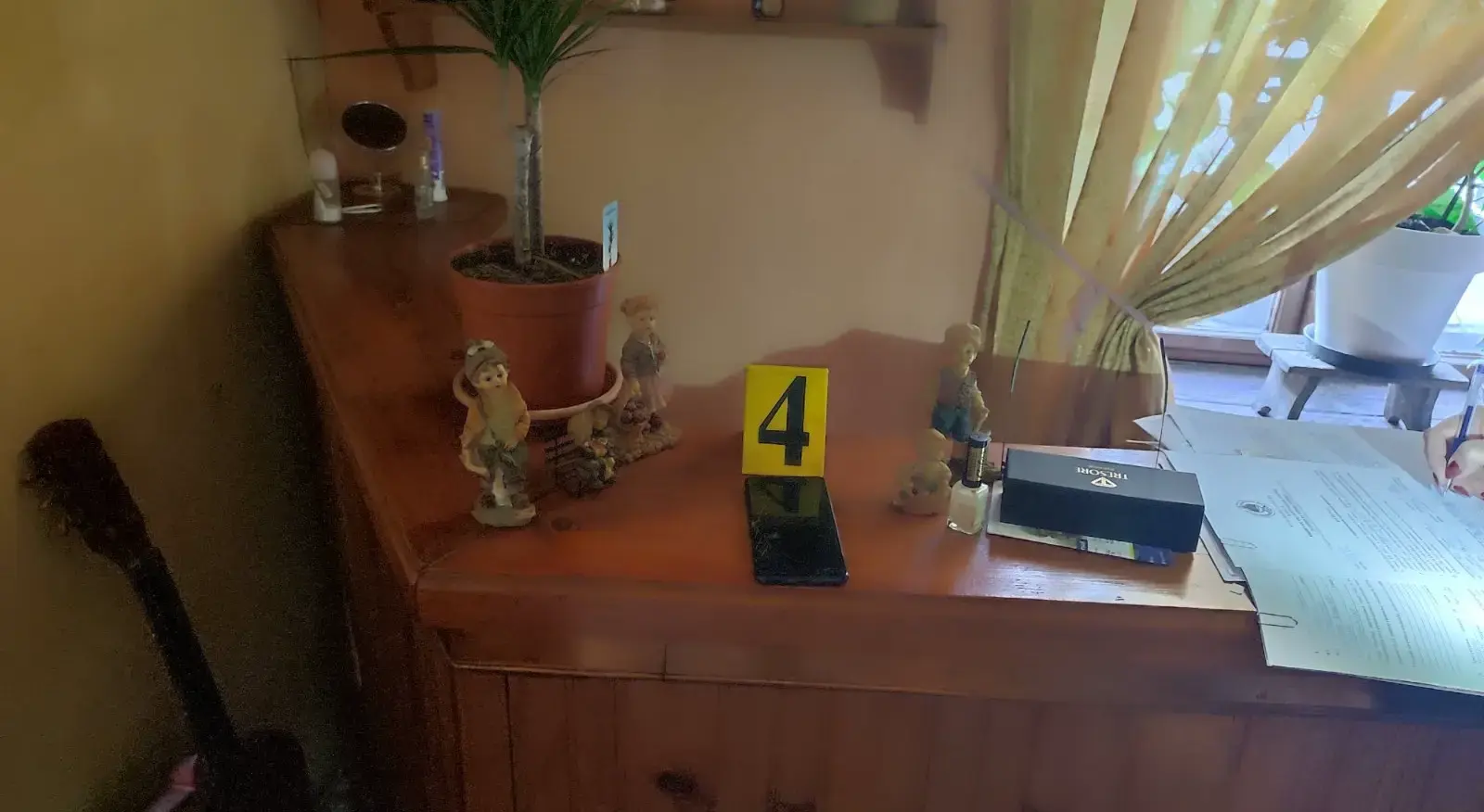 Uhapšene četiri osobe, djecu navodili da se slikaju bez odjeće!