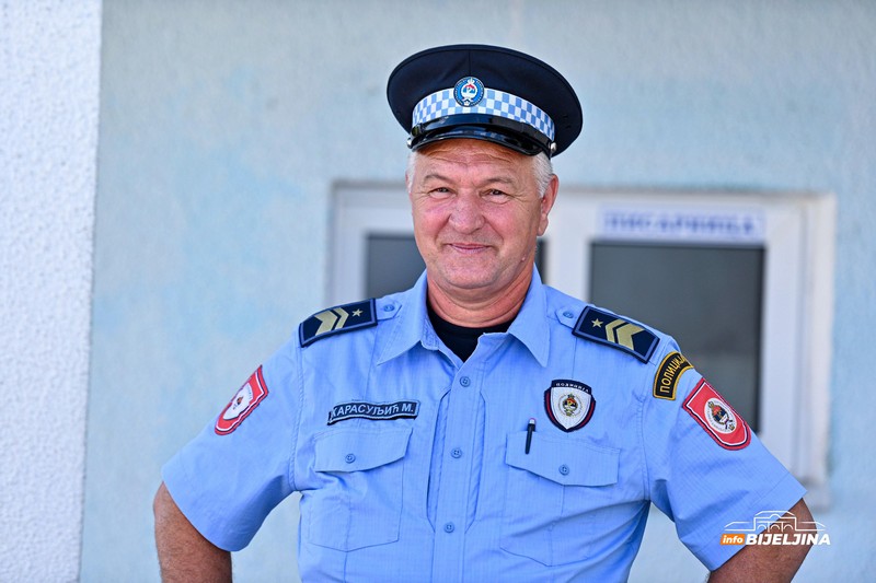 Policajac Muhamed Karasuljić već 22 godine na raspolaganju mještanima Lopara (FOTO)