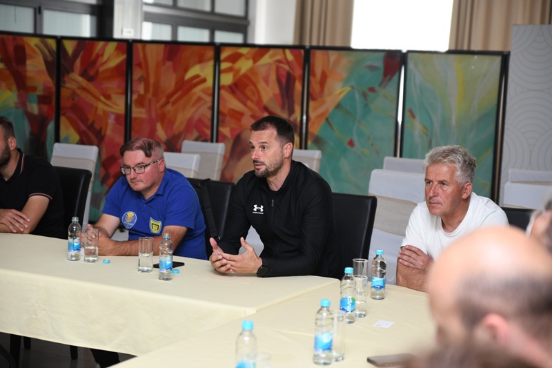 Crvena zvezda edukuje trenere u Bijeljini: Nova šansa za razvoj semberskog fudbala /FOTO/