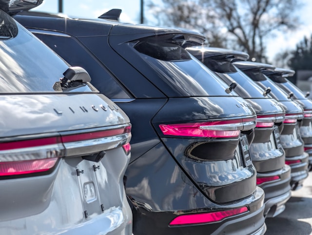 Više od 45.000 automobila stiglo u BiH: Električni i hibridni modeli bilježe veliki skok