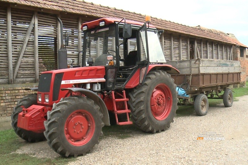 Mladi Semberac obrađuje 200 dunuma, hrani stoku i sam se o svemu brine: Teško naći djevojku koja bi da živi u selu