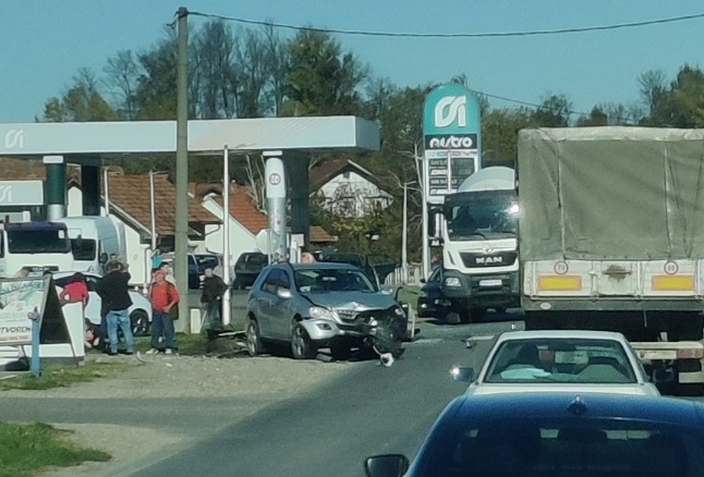 Žestok sudar u Dvorovima, na terenu Hitna (FOTO)