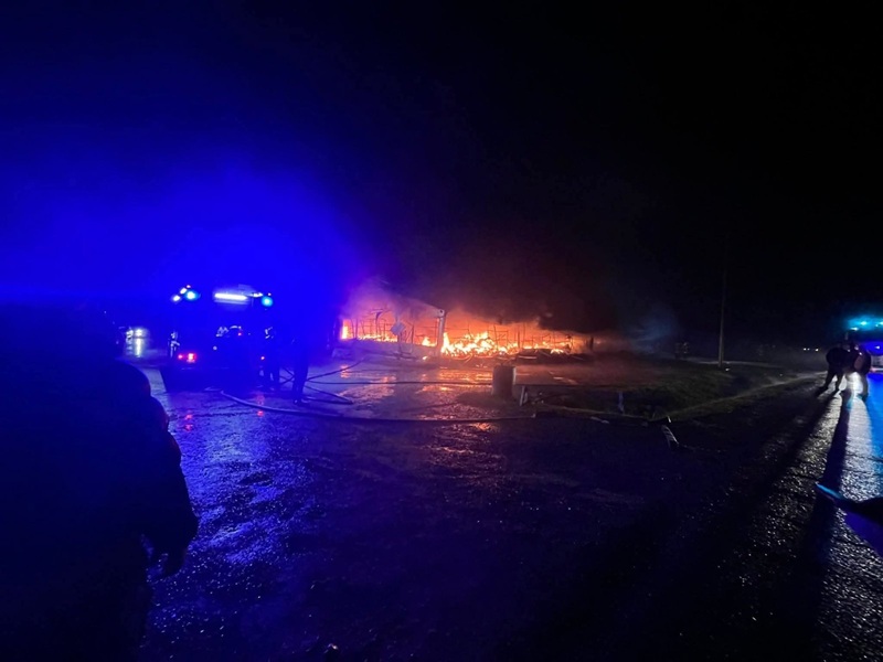 Ponovo veliki požar na pijaci “Arizona”, vatra progutala red tezgi (FOTO)