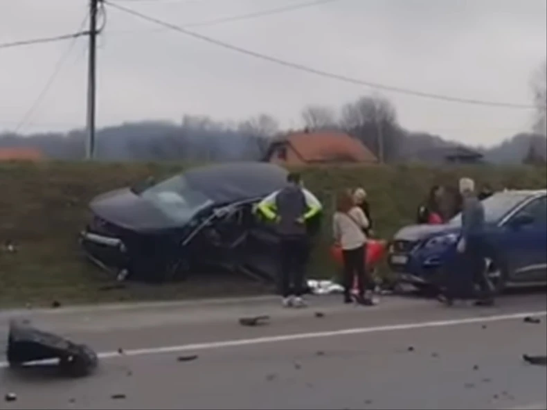 Sudar više vozila kod Loznice, pet osoba povrijeđeno