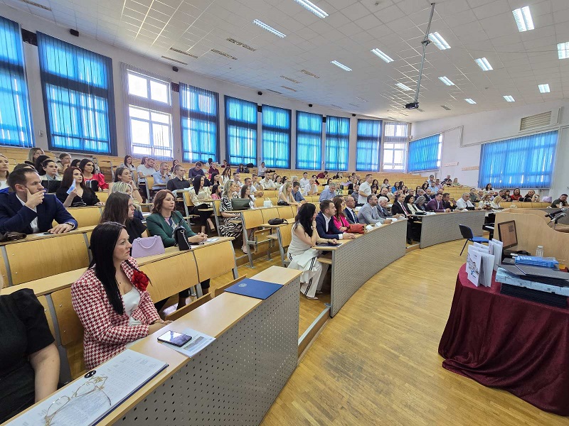 Bijeljina: Promovisana 17. generacija diplomaca Fakulteta poslovne ekonomije (FOTO)