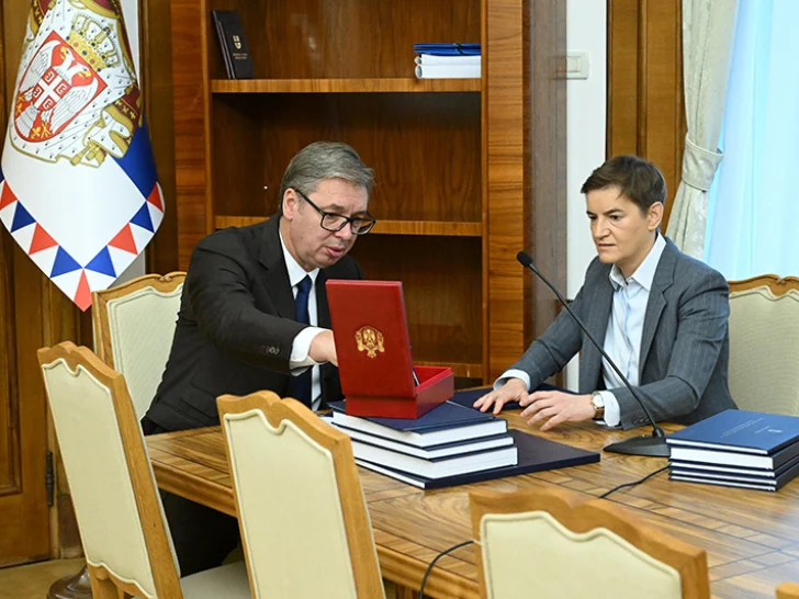 Vučić predao dužnost predsjednika Srbije Ani Brnabić