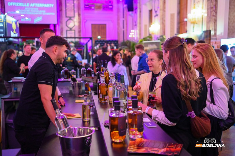 Rakije iz Republike Srpske predstavljene na prestižnom festivalu u bečkoj palati Hofburg (FOTO)