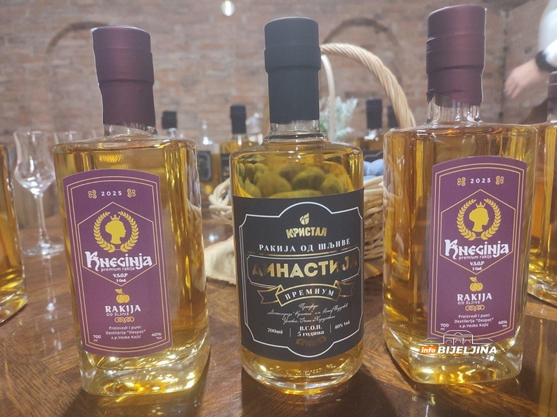 Bratske destilerije “Despot” i “Kristal” iz Ugljevika pet godina čuvaju rakiju u hrastovim buradima: U čemu je tajna? (FOTO)