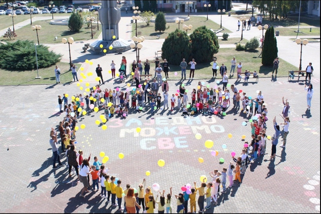 Ugljevik: Sa gradskog trga pušteni baloni, počela Nedjelja djeteta